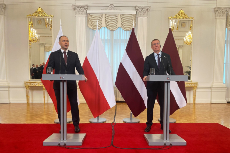 Президент Латвии Эдгарс Ринкевич (справа) и его польский коллега Кароль Навроцкий