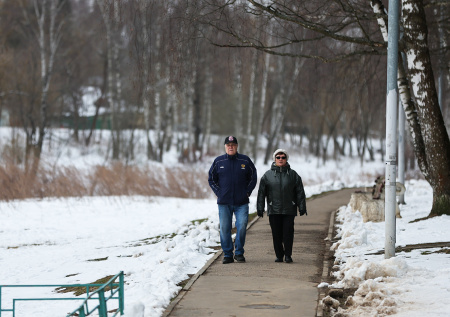 «Одевайтесь теплее»: москвичам рассказали о погоде в воскресенье