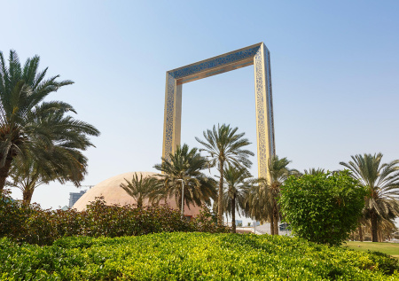 Небоскреб в ОАЭ стал полем для самого большого в мире тетриса