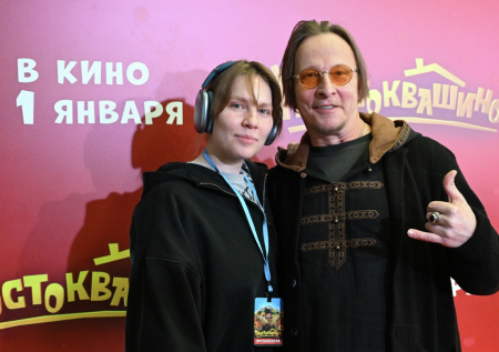 Министр спорта с семьей и Охлобыстин: яркие фото с премьеры «Простоквашино»