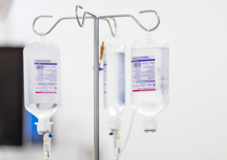 Четверо детей попали в больницу, надышавшись парами хлора в бассейне