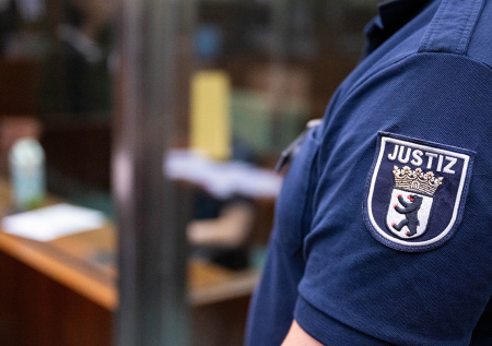 В Германии предъявили обвинение депутату за наци-приветствие