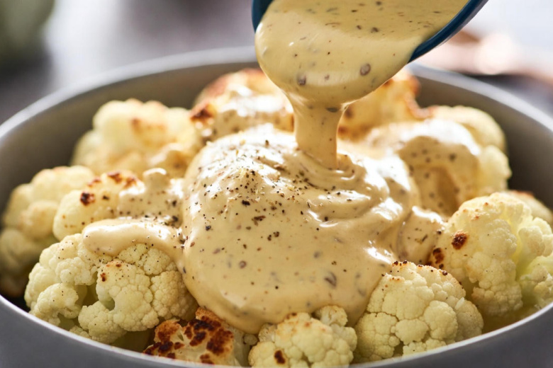 Рецепты в духовке — попробуйте запеченную цветную капусту под сырным соусом