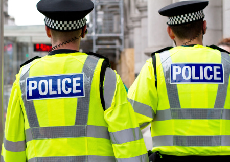 Мужчину оштрафовали из-за залетевшего в рот листочка с дерева