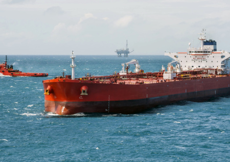 Европа собирается «атаковать» 40 танкеров России