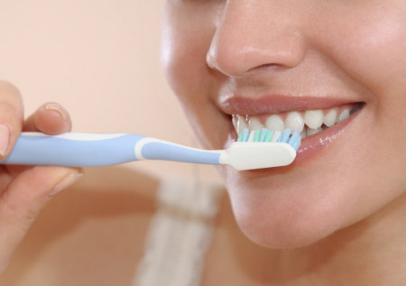 Стоматолог рассказала, почему так важно менять зубную щетку после простуды