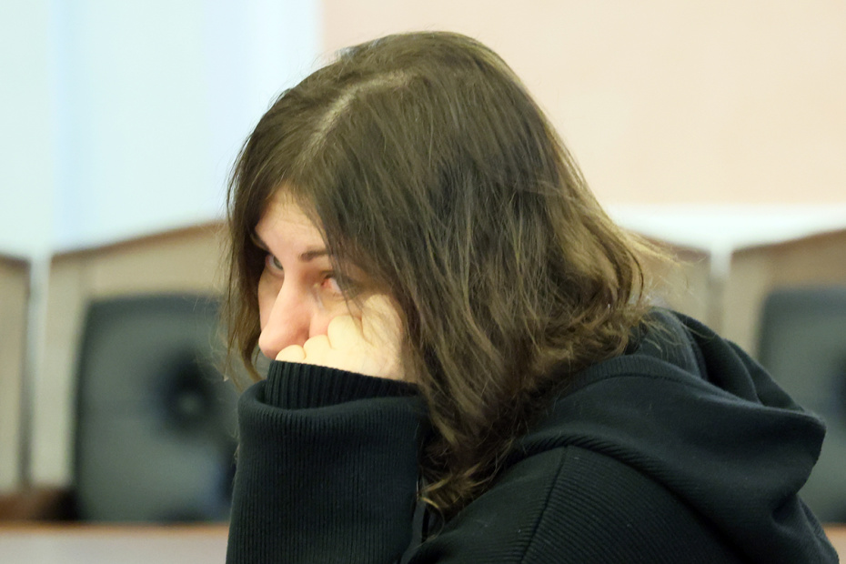 Покупательница квартиры певицы Ларисы Долиной Полина Лурье во время рассмотрения жалобы на решения судов по иску о признании недействительной сделки о продаже квартиры в Верховном суде РФ в Москве