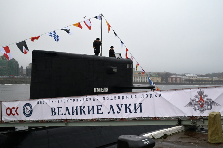 Торжественная церемония подъема Андреевского военно-морского флага РФ на предприятии ОСК «Адмиралтейские верфи»