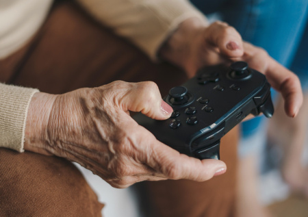 В Китае раскрыли секреты долголетия столетней женщины-блогера