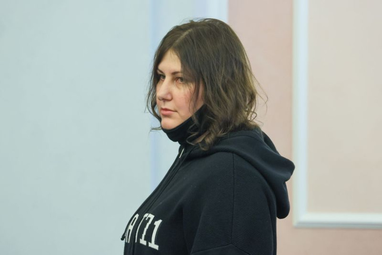 Покупательница квартиры Полина Лурье во время рассмотрения жалобы на решения судов нижестоящих инстанций по иску о признании недействительной сделки о продаже квартиры певицы Ларисы Долиной в Верховном суде РФ