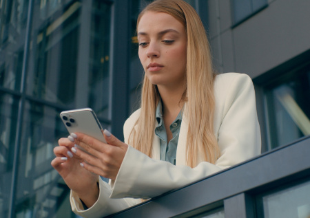 Психолог рассказала, как не грустить из-за идеальной картинки в соцсетях