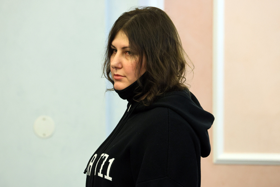 Покупательница квартиры певицы Ларисы Долиной Полина Лурье во время рассмотрения жалобы на решения судов по иску о признании недействительной сделки о продаже квартиры в Верховном суде РФ в Москве