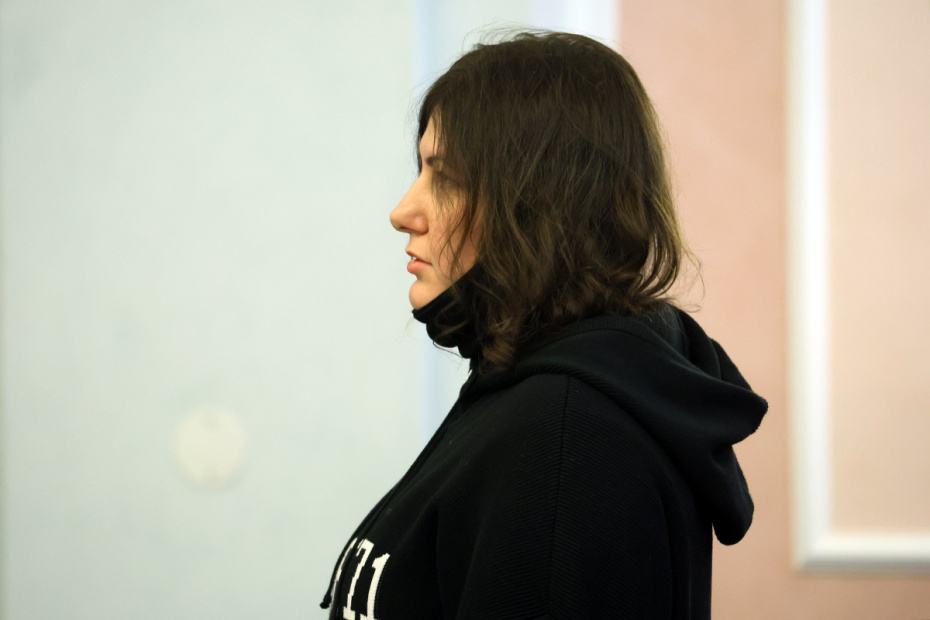 Покупательница квартиры певицы Ларисы Долиной Полина Лурье во время рассмотрения жалобы на решения судов по иску о признании недействительной сделки о продаже квартиры в Верховном суде РФ в Москве