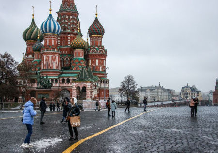 «Едут к нам»: озвучена причина выбора России в пользу жизни на Западе