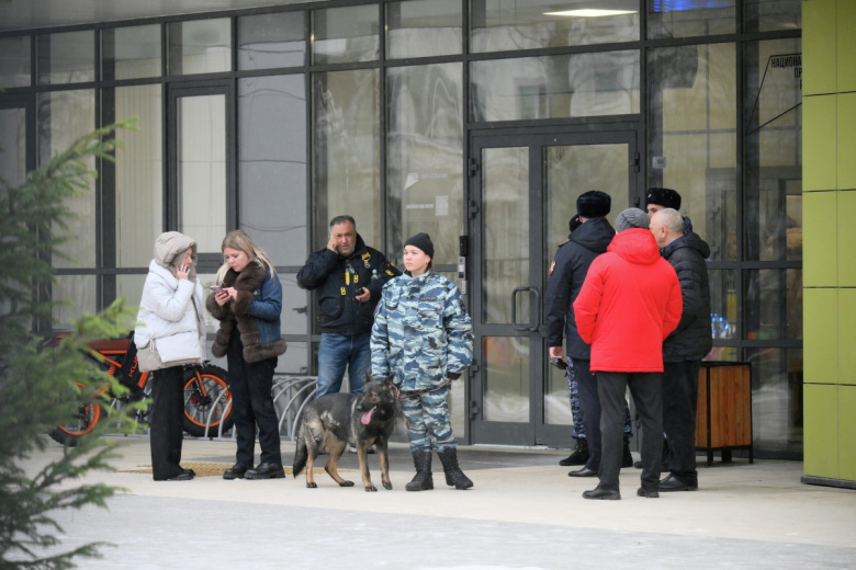 Обстановка возле Успенской школы в поселке Горки-2 Московской области