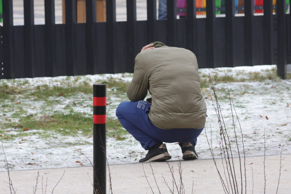 Обстановка возле Успенской школы в поселке Горки-2 Московской области, где школьник напал с ножом на учеников и охранника