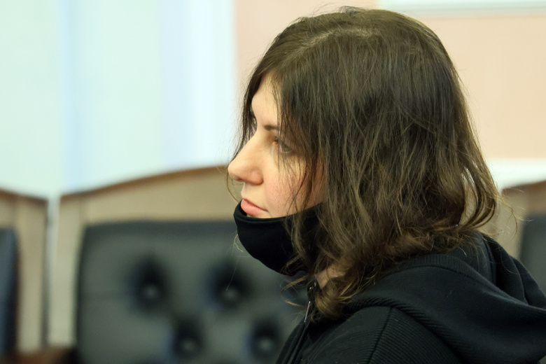 Покупательница квартиры певицы Ларисы Долиной Полина Лурье во время рассмотрения жалобы на решения судов по иску о признании недействительной сделки о продаже квартиры в Верховном суде РФ в Москве