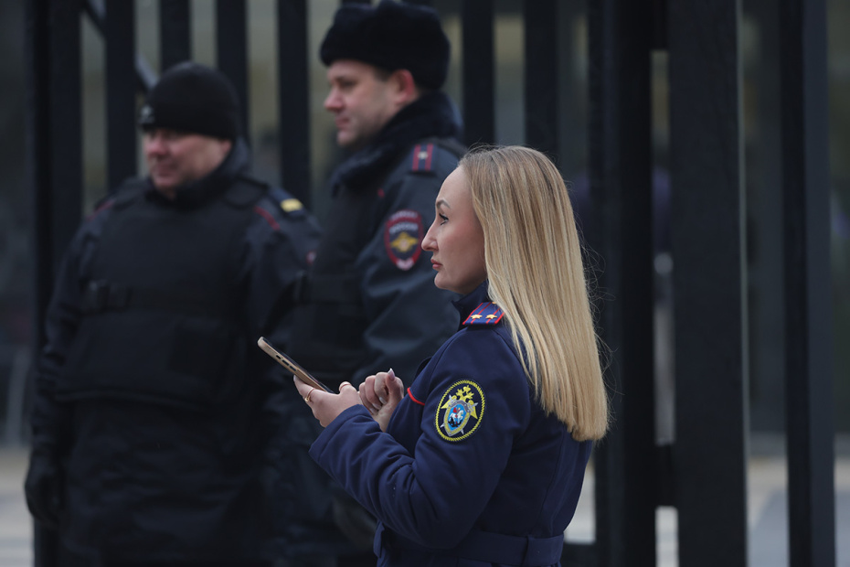 Обстановка возле Успенской школы в поселке Горки-2 Московской области, где школьник напал с ножом на учеников и охранника