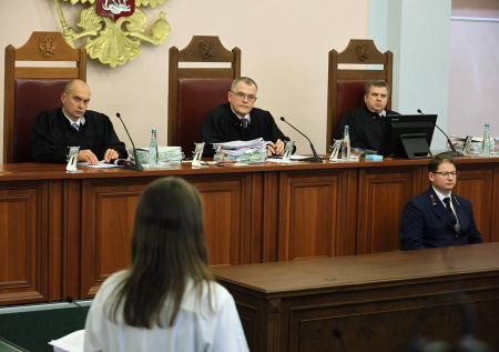 Прокуратура выступила против выселения Долиной из ее квартиры