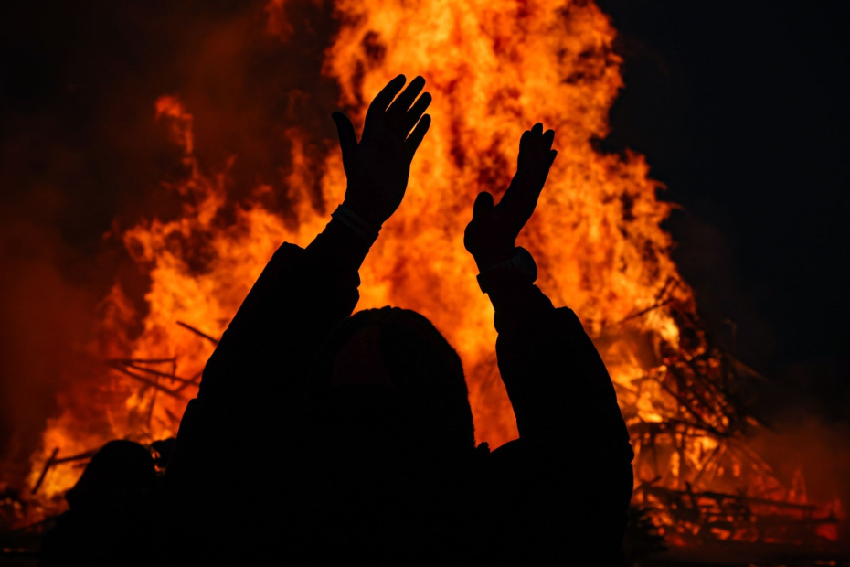 Прыжки через костер