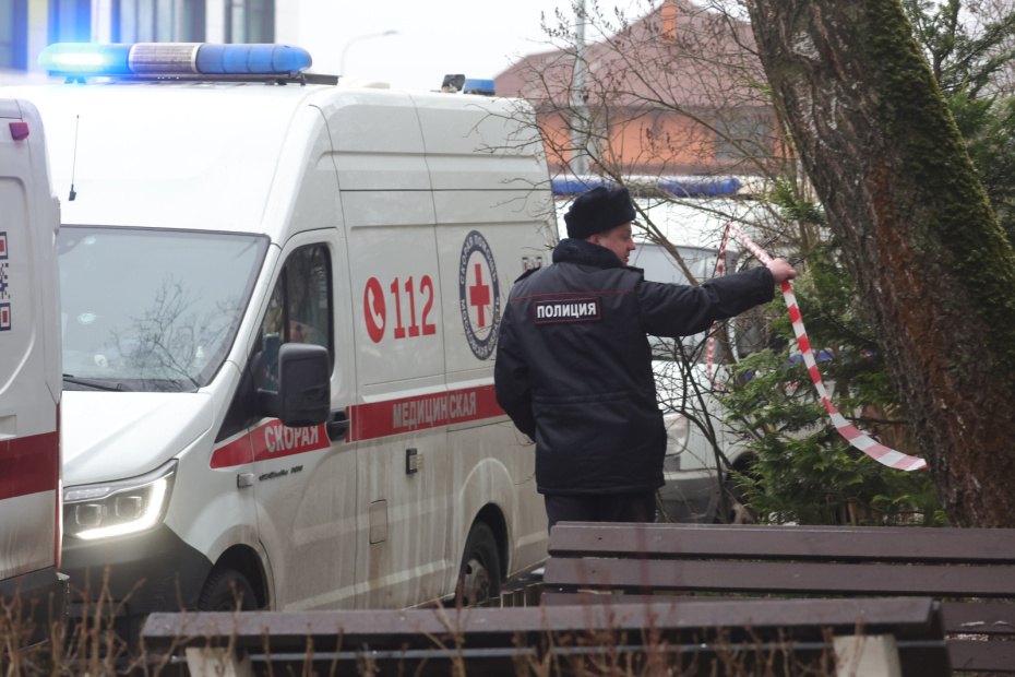 Обстановка возле Успенской школы в поселке Горки-2 Московской области, где школьник напал с ножом на учеников и охранника