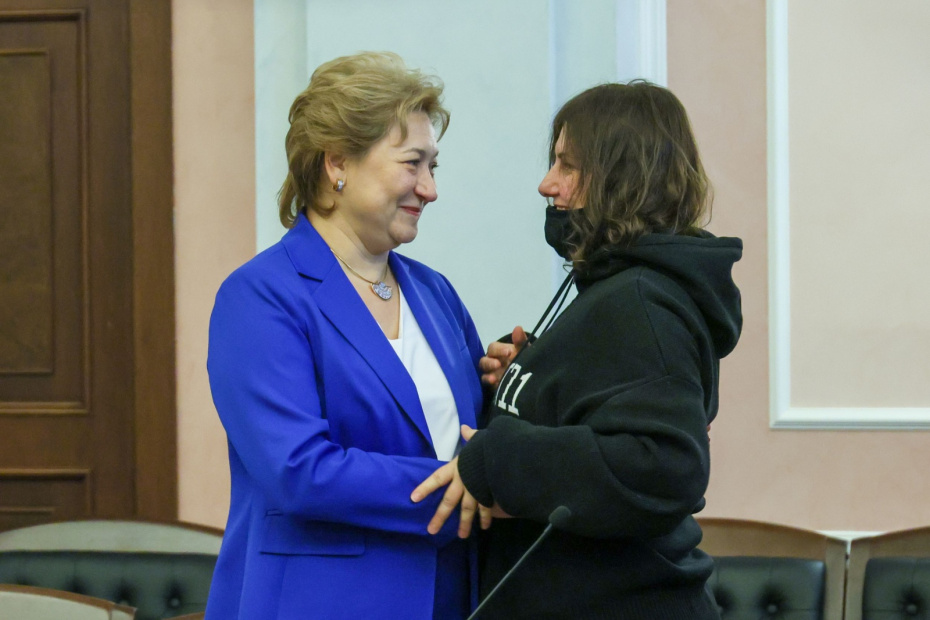 Покупательница квартиры Полина Лурье и ее адвокат Светлана Свириденко во время рассмотрения жалобы