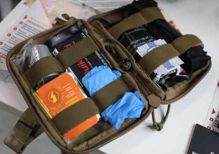 Почти всех российских военных снабдили аптечками нового поколения