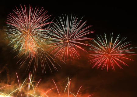 В Петербурге обсуждают новый график новогодних фейерверков