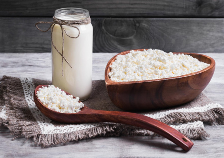 Как сделать творог из кислого молока: рецепт на скорую руку