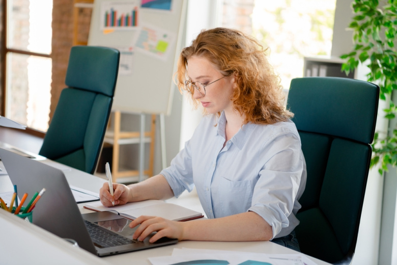 19 декабря — День снабженца