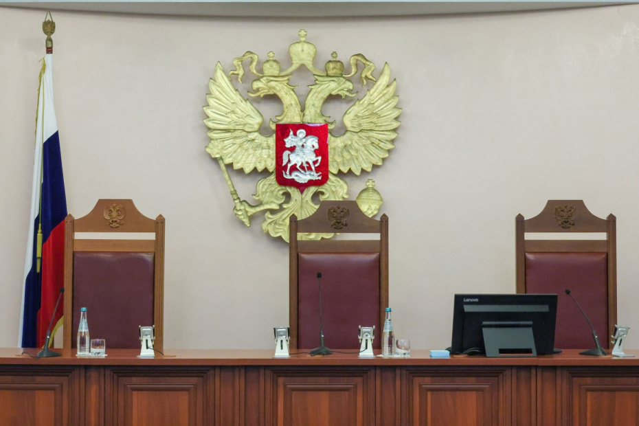 Заседание Верховного суда РФ. Суд рассматривает жалобу на решения нижестоящих судов по иску о признании недействительной сделки по продаже квартиры Ларисы Долиной Полине Лурье