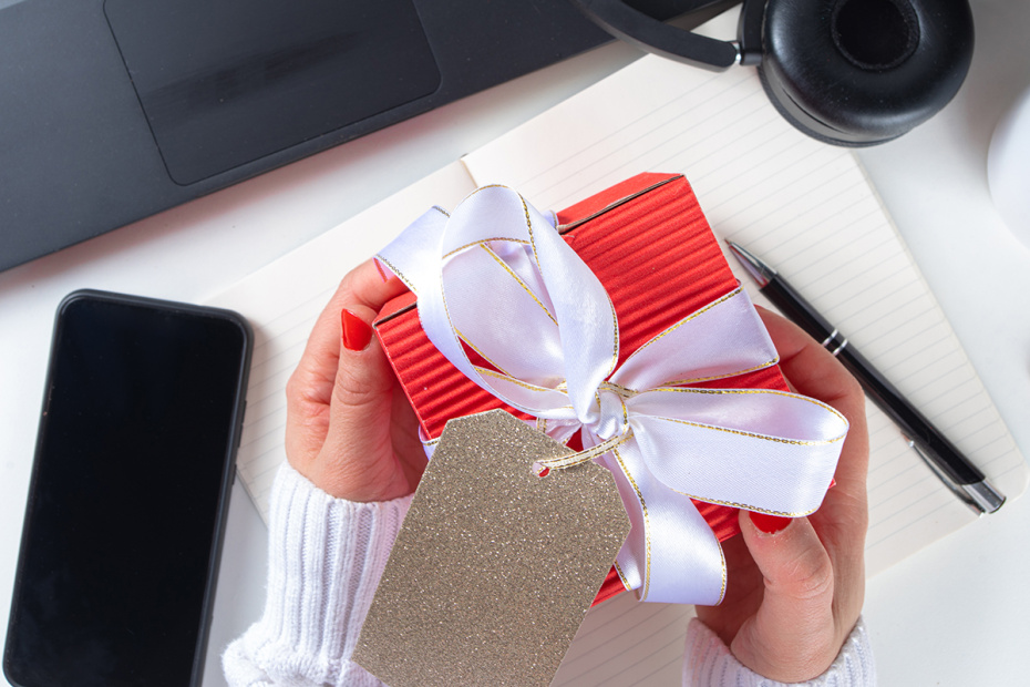 Что подарить снабженцу