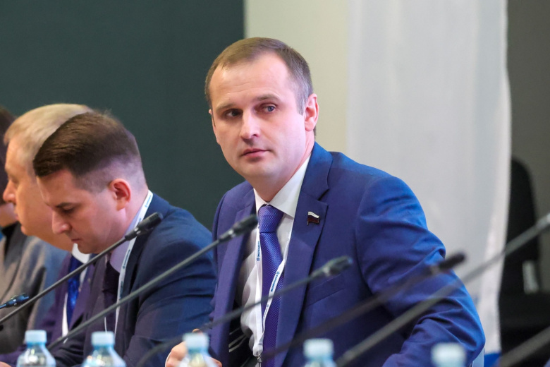 Сергей Леонов