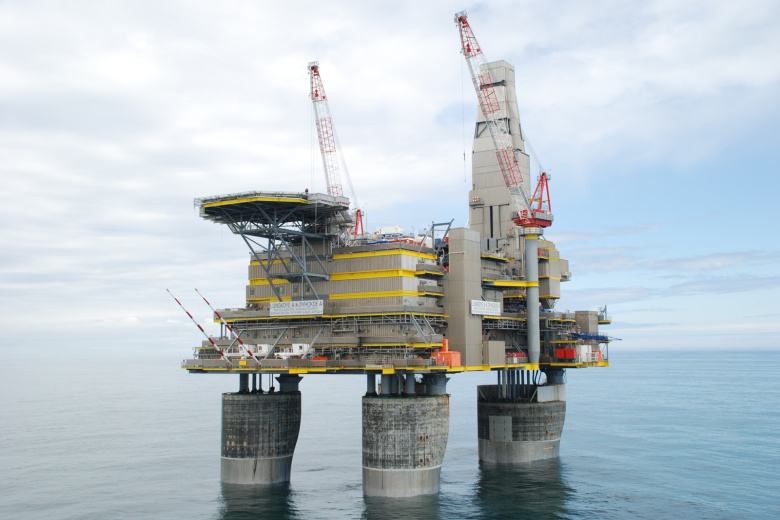 Нефтегазовая платформа, входящая в комплексный нефтегазовый проект «Сахалин-2»
