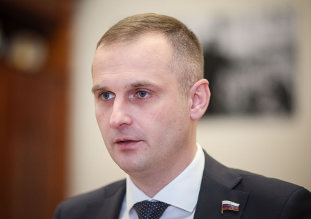 Депутат Леонов объяснил, почему в России не хватает врачей и медсестер