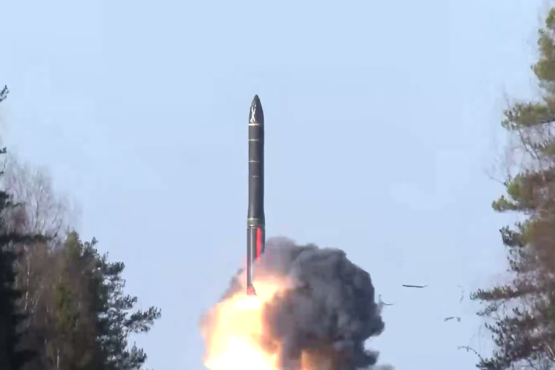 Боевая работа расчета подвижного грунтового ракетного комплекса «Ярс»