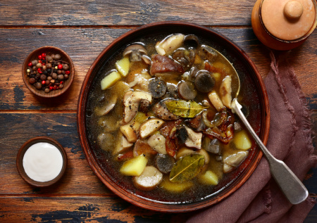 Щепотка кофе в грибной суп — неожиданный кухонный трюк, который делает вкус глубже и богаче без лишних затрат