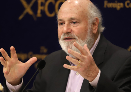 Сыну голливудского режиссера предъявят обвинения в убийстве родителей