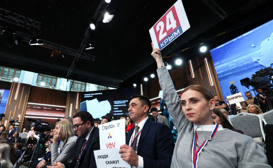 Владимир Путин во время программы «Итоги года с Владимиром Путиным»