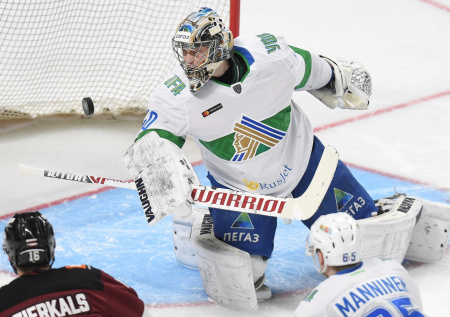 Тарасов 27 раз спас ворота «Флориды» в матче против «Лос-Анджелеса»