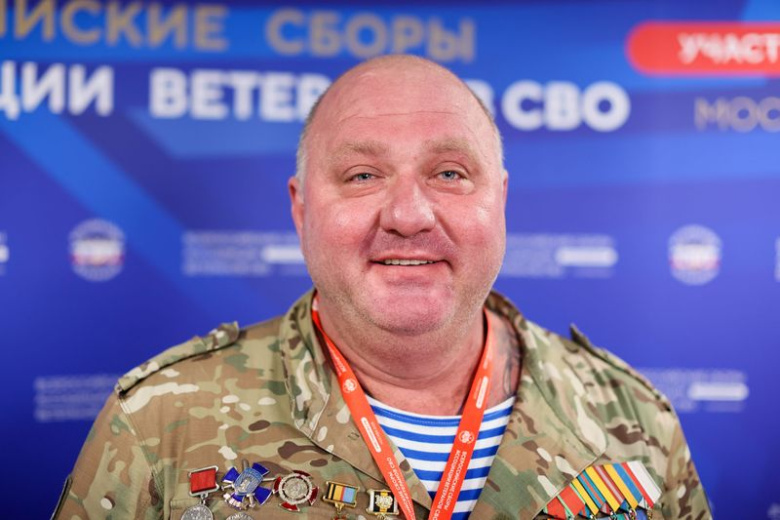 Исполнительный директор Ассоциации ветеранов СВО по Краснодарскому краю Иван Калюжный выступает во время всероссийских сборов, на которых будут подведены итоги работы одного из крупнейших ветеранских объединений России