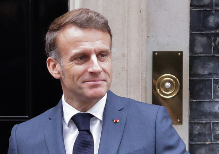 Макрон призвал ЕС найти решение по использованию российских активов