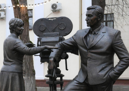 В Москве открыли памятник создателям легендарного советского фильма