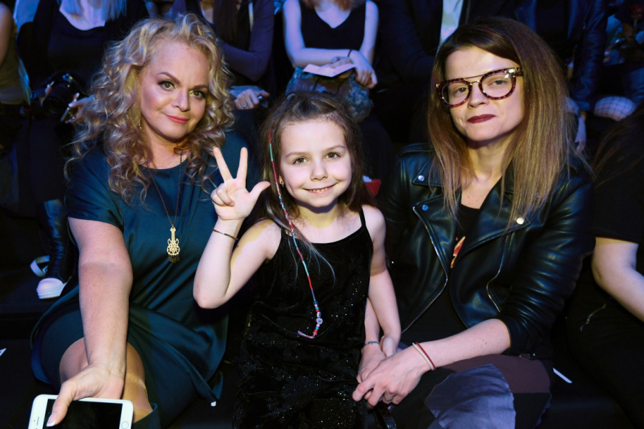 Певица Лариса Долина, ее внучка Саша и дочь Ангелина Миончинская (слева направо)