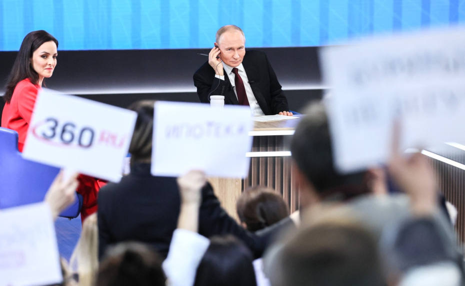 Владимир Путин во время программы «Итоги года с Владимиром Путиным»