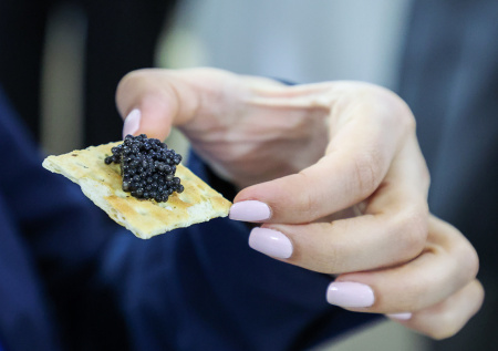 Стала известна цена привезенной для Трампа икры