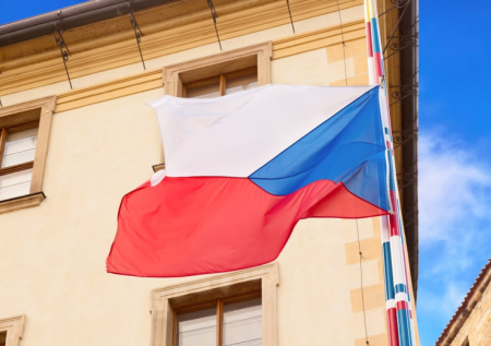 Флаг Украины сняли со здания МВД одной европейской страны