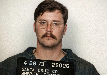 Метал дротиками в промежность: маньяк-великан вырезал матери язык и связки