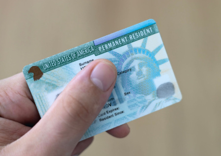 Политолог рассказал, когда возобновится розыгрыш грин-карт