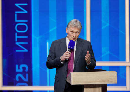 Песков назвал единственное место, где возможна встреча Путина с Зеленским